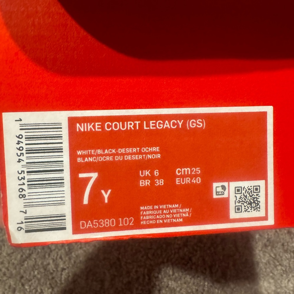 Nike court legacy size 7y